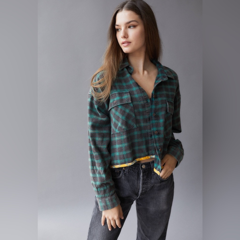 BDG Green and Black Plaid Cropped Shirt